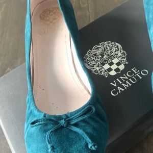 Vince CAMUTO TEAL TRUE SUEDE FLATS